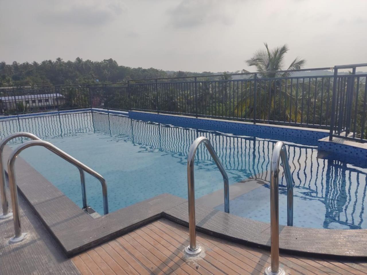 Mandarin Sky Hotel Kannúr Kültér fotó