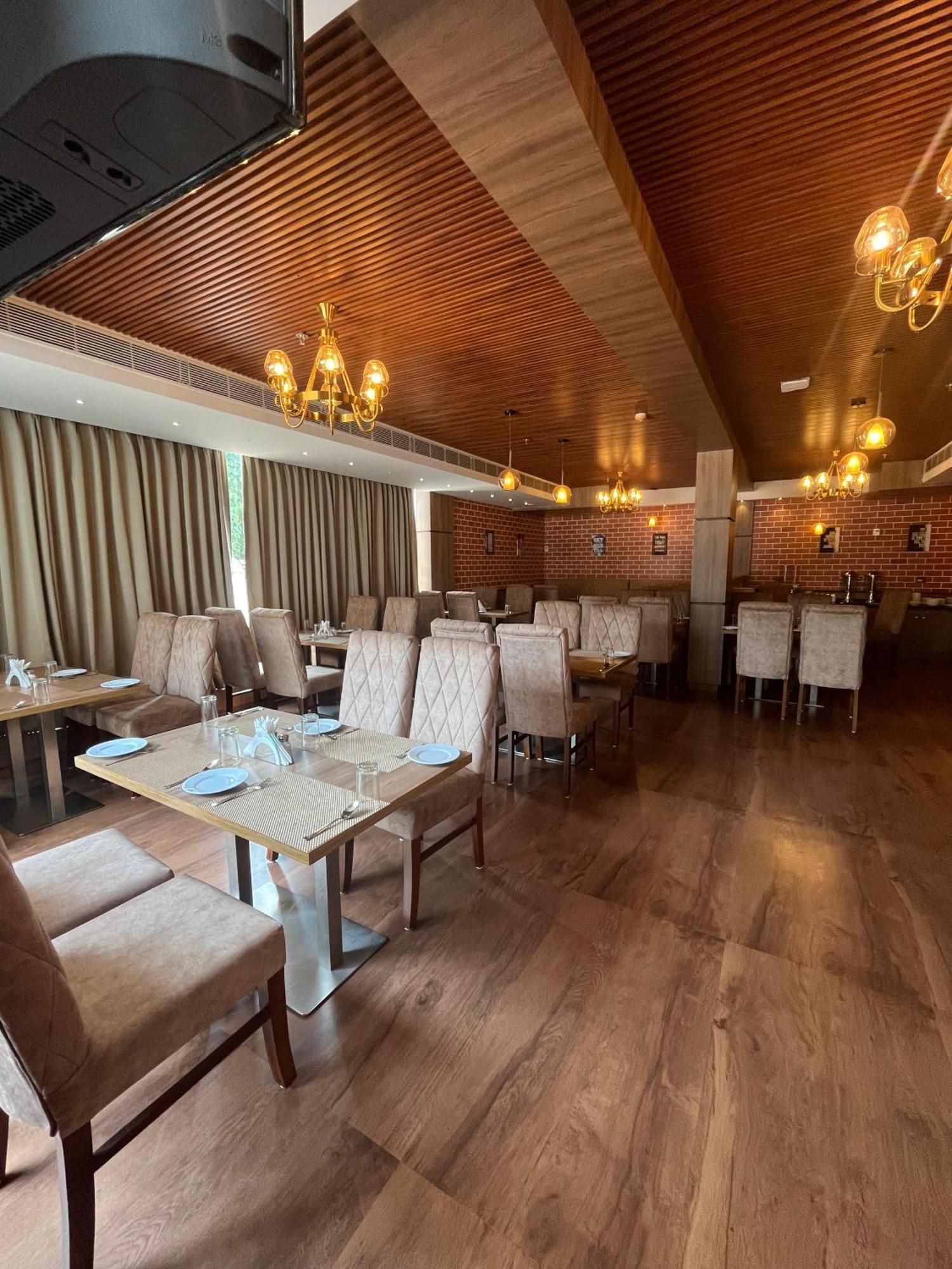 Mandarin Sky Hotel Kannúr Kültér fotó